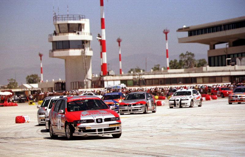 Ατελείωτο θέαμα από 200 οδηγούς στην εκδήλωση του Ελληνικού