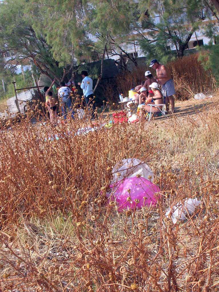 Υποβαθμισμένες παραλίες στο Καβούρι Αττικής