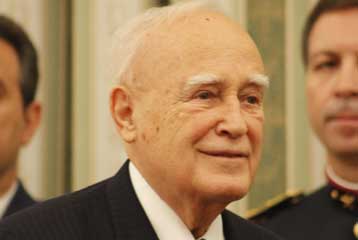 Η ελληνική κοινωνία καλείται να κάνει μια αναγκαία μετάβαση, δήλωσε ο Κ.Παπούλιας