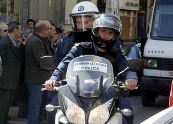 Συλλήψεις τριών επίδοξων ληστών τραπεζών