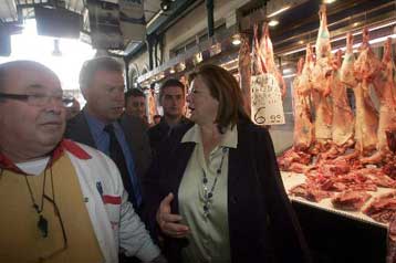 «Ο κόσμος ζορίζεται» είπε από την Βαρβάκειο η Λούκα Κατσέλη