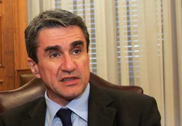 Σε καλή κατάσταση νοσηλεύεται στο ΝΙΜΤΣ ο Ανδρέας Λοβέρδος