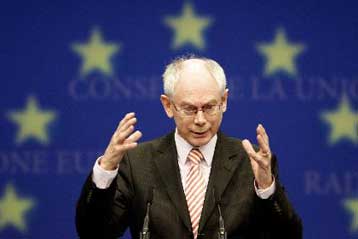 Τη δέσμευση για οικονομική στήριξη της Ελλάδας επαναλαμβάνει η ΕΕ