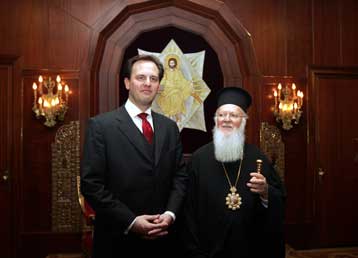 Η ελληνική κυβέρνηση «είναι πάντα δίπλα στο Πατριαρχείο», λέει στο Φανάρι ο Δ.Δρούτσας