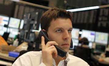 «Βουτιά» 4% στο Χρηματιστήριο την Πέμπτη με «ξεπούλημα» στις τράπεζες