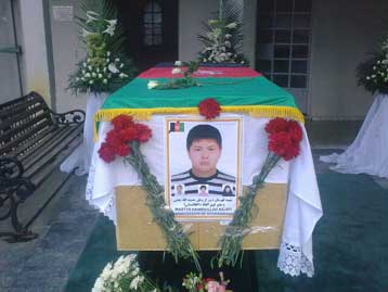 Σε φορτισμένο κλίμα το τελευταίο αντίο στον 15χρονο Αφγανό