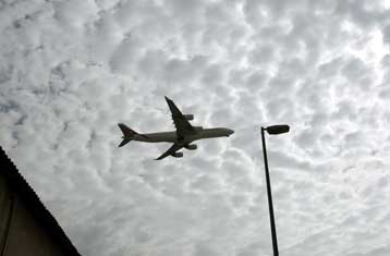 Καθηλωμένα τα αεροπλάνα σε χώρες της Ευρώπης, λόγω ηφαιστειακής στάχτης από την Ισλανδία