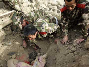 Δεκάδες μαθητές μεταξύ των θυμάτων του σεισμού στην Κίνα