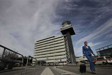 Χάος στις πτήσεις στην Ευρώπη εξαιτίας ηφαιστειακής τέφρας από την Ισλανδία