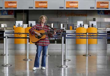 Εφιάλτης χωρίς τέλος στις ευρωπαϊκές πτήσεις λόγω της ηφαιστειακής τέφρας