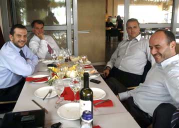 Μπάγεβιτς και Αδαμίδης πήγαν να «φαγωθούν» και κατέληξαν σε… γεύμα συμφιλίωσης