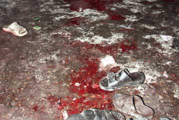 Καμικάζι σπέρνει πανικό και θάνατο στο Πακιστάν