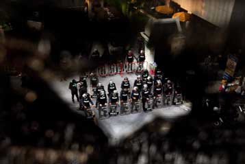 Να ανοίξει πυρ κατά διαδηλωτών απειλεί ο στρατός της Ταϊλάνδης