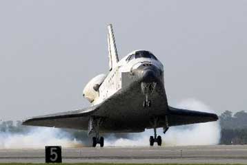 Προσεδαφίστηκε το διαστημικό λεωφορείο Discovery