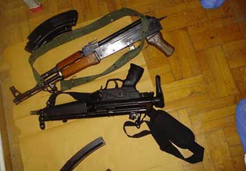 Σημαντικά χτυπήματα του Επαναστατικού Αγώνα δείχνουν τα όπλα της Κυψέλης