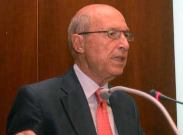 Η ΕΕ θα μπορούσε να αποφύγει τη συμμετοχή του ΔΝΤ στο μηχανισμό, εκτιμά ο Κ.Σημίτης