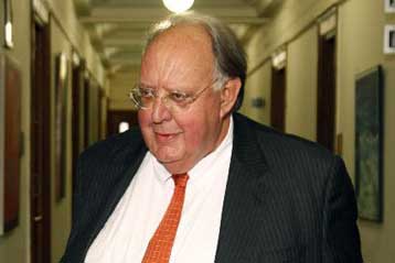 Σύσκεψη για τη συγχώνευση και κατάργηση δεκάδων δημόσιων υπηρεσιών