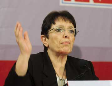 Αποπροσανατολίζει η πρόταση για δημοψήφισμα, λέει η Αλέκα Παπαρήγα