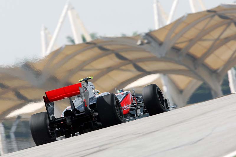 GP Μαλαισίας 2010: Ο L. Hamilton ταχύτερος στα ελεύθερα