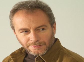 Με ποιό ρόλο επιστρέφει στη μικρή οθόνη ο Γρηγόρης Βαλτινός;