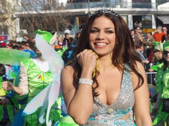 5 τηλεοπτικές «Βασίλισσες» σε ρυθμό καρναβαλιού!