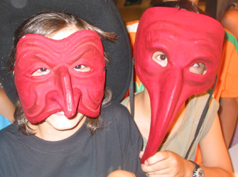 Ολοήμερο αποκριάτικο ξεφάντωμα στον «Ελληνικό Κόσμο»