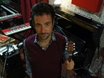 «Κάτω στον Πειραιά» επιστρέφει ο Κωστής Μαραβέγιας