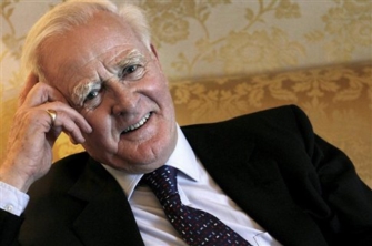 Αρνείται την υποψηφιότητα για το Booker ο Τζον Λε Καρέ