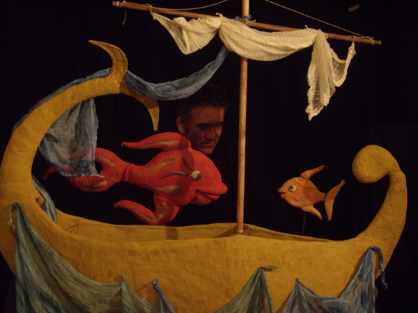 «Το κάστρο της ροδιάς, το καράβι με τα παραμύθια και τα ροδοσποράκια» για μία παράσταση