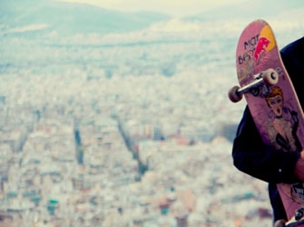 Exile Room: τι σημαίνει είμαι skater στην Αθήνα ή «πετώ» στα νορβηγικά φιορδ;