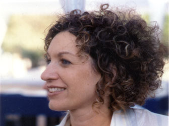 Αννέτα Παπαθανασίου: «Ο δημιουργός δεν μπορεί να σταματήσει να δημιουργεί, ό,τι και να συμβαίνει…»