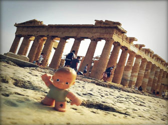 Το «Toy Story 3» σκίζει, ενώ ο Μπέμπης πάει…Ακρόπολη!