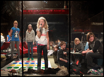 Η αβανγκάρντ ομάδα εφήβων Gob Squad στο δικό της Big Brother