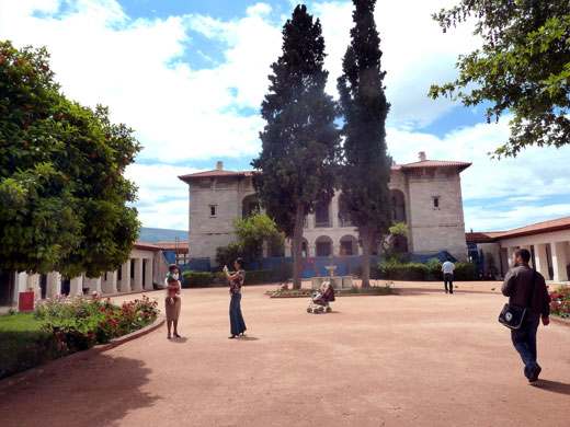 Έξι σύγχρονοι Έλληνες λογοτέχνες στο Βυζαντινό Μουσείο