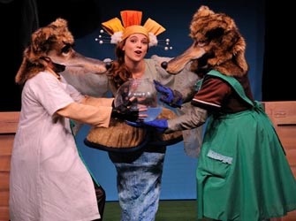 Έκθεση ζωγραφικής με αφορμή την παράσταση «Για μια φούχτα μπάμιες»