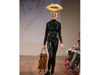 Ο Charlie Le Mindu, σχεδιαστής της Lady Gaga, στην Aθήνα