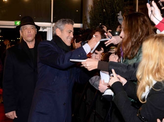 Ποιοι «Άνδρες» φωτογραφήθηκαν μπροστά στον «Μυστικό Δείπνο» του ντα Βίντσι;