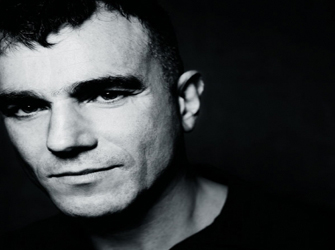 O Ντάνιελ Ντέι Λιούις στην Αθήνα για φιλανθρωπικό σκοπό