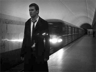 Ο Dmitry Glukhovsky υπογράφει το βιβλίο του