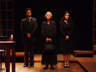 Εβδομάδα Κυπριακού Θεατρικού Έργου – ΑΝΑΒΑΛΛΕΤΑΙ