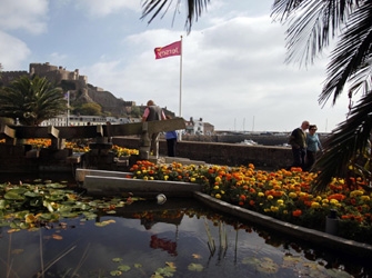 Εμπόλεμη Ζώνη: Τα λεφτά πηγαίνουν στον Παράδεισο