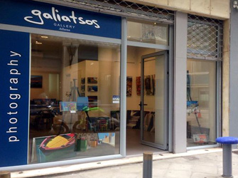 Ένα μοντέρνο και λιτό photo-gallery στην Πλάκα