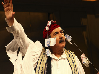 «Sorry… Ι’m Greek!» λέει ο Λάκης Λαζόπουλος