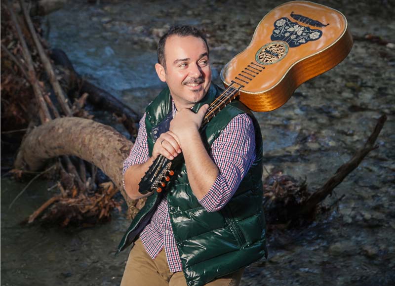 Δημ. Υφαντής: «Θεωρώ τον εαυτό μου έναν έντεχνο τραγουδοποιό που κουβαλάει τη ρίζα του τόπου του»