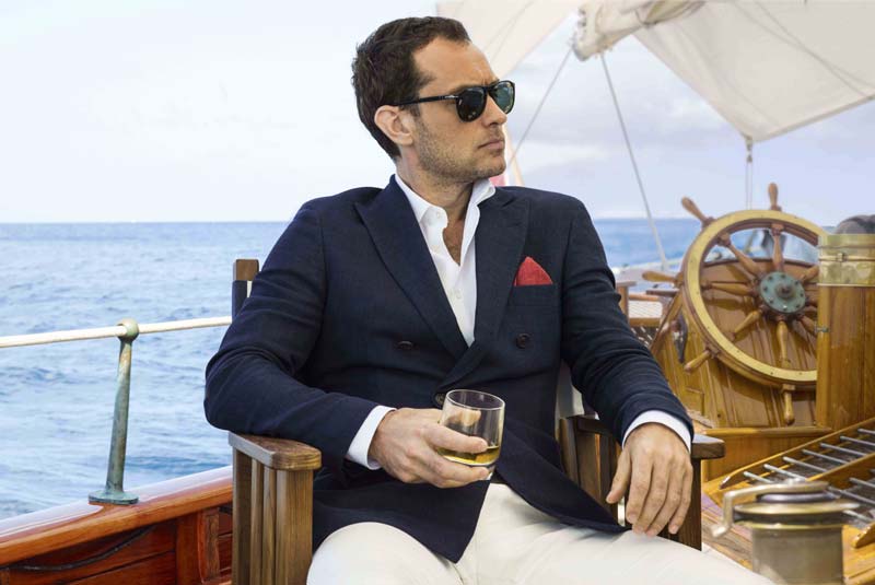 O Jude Law πρωταγωνιστής της νέας ταινίας του Johnnie Walker Blue Label «THE GENTLEMANS WAGER»