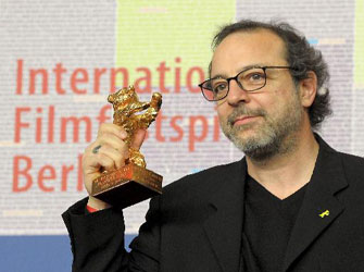 Συνέντευξη: ο Σκηνοθέτης Σεμίχ Καπλάνογλου Μιλά στο in.gr