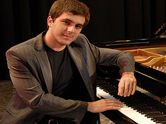 Ο Πάνος Καράν ερμηνεύει Chopin