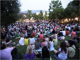 Δροσερά βράδια στον κήπο του Μεγάρου