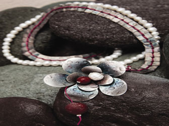 Κοσμήματα με την υπογραφή της Κατερίνας Κρινή