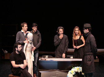 Loot (Τα λάφυρα) σκηνοθετεί ο Μάκης Παπαδημητρίου